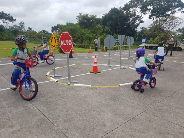 Guatemalan sugar industry promotes Road Culture program in children