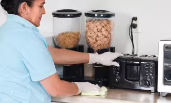 Auxiliar de Cafetería y Limpieza