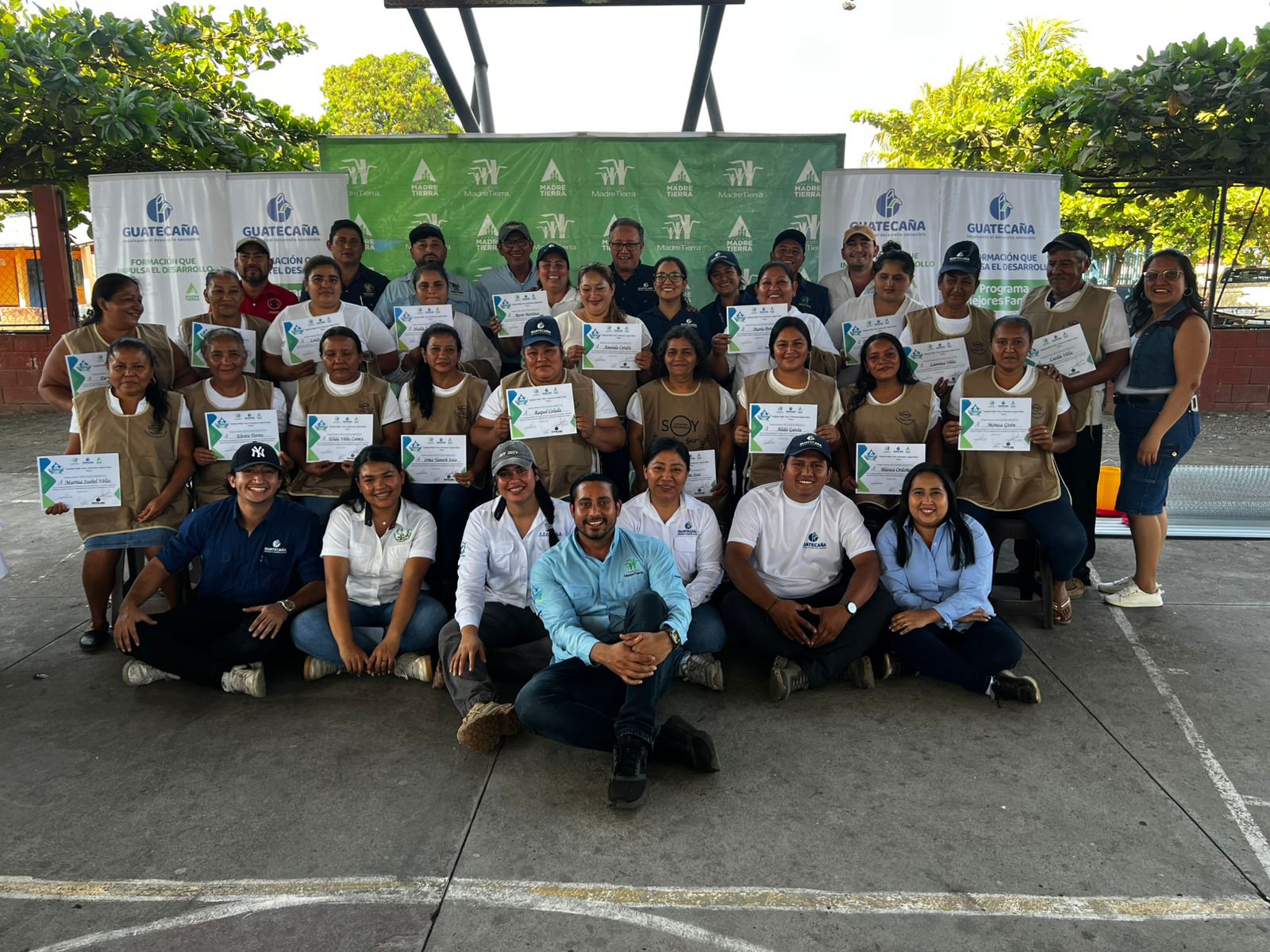 Guatecaña impulsa la avicultura familiar para fortalecer la seguridad alimentaria de familias de la Costa Sur